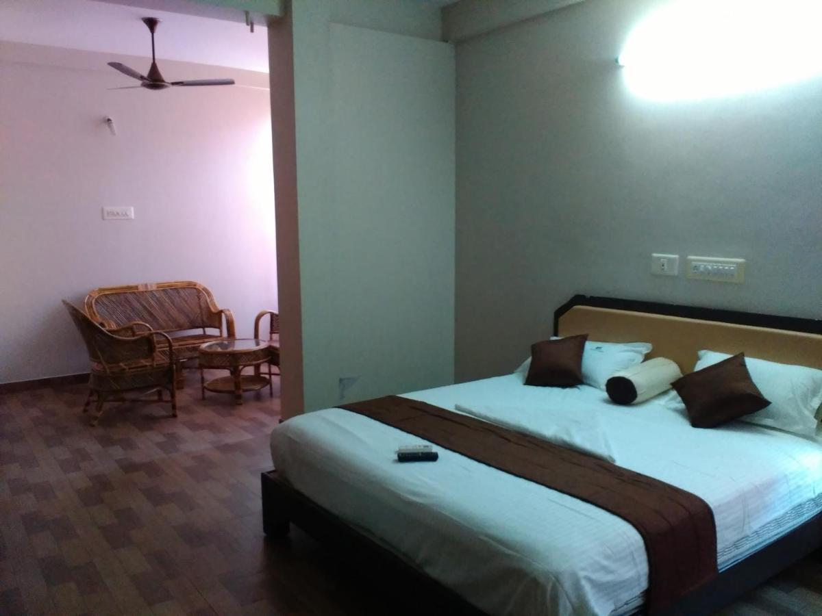 Subasree Cottage Tirunallar Extérieur photo